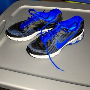 Like new! NIKE reax run 9. Cobalt blue and black size 6 boys